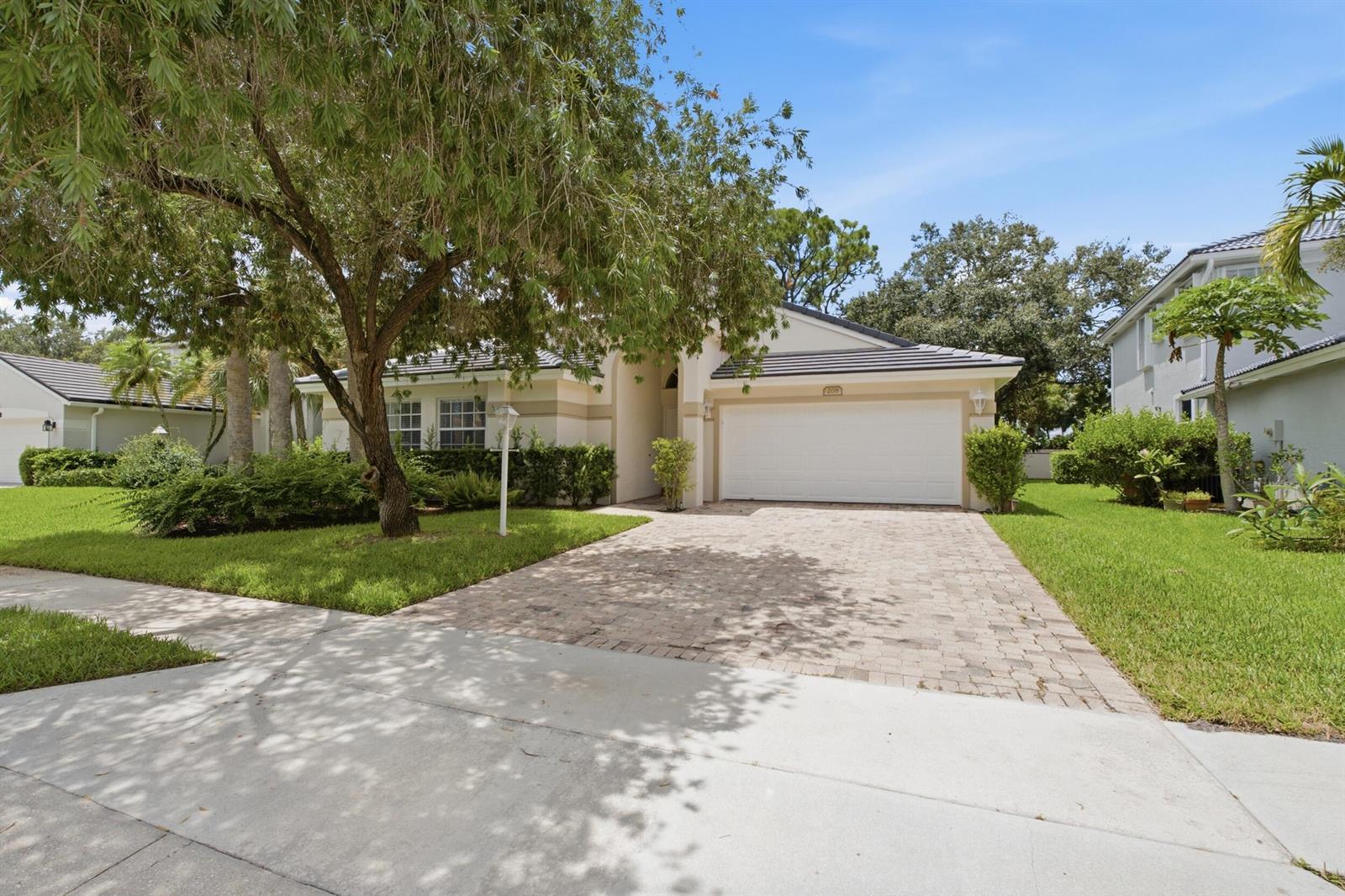 208 Jones Creek Drive, Jupiter FL 33458 photo 2