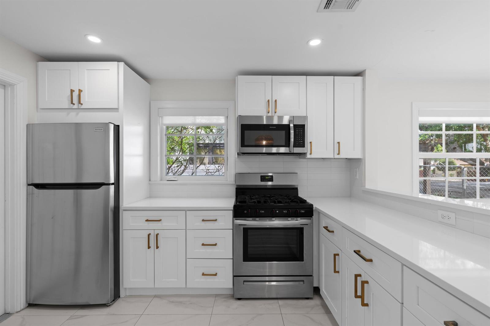 426 48TH Street, West Palm Beach FL 33407 photo 4