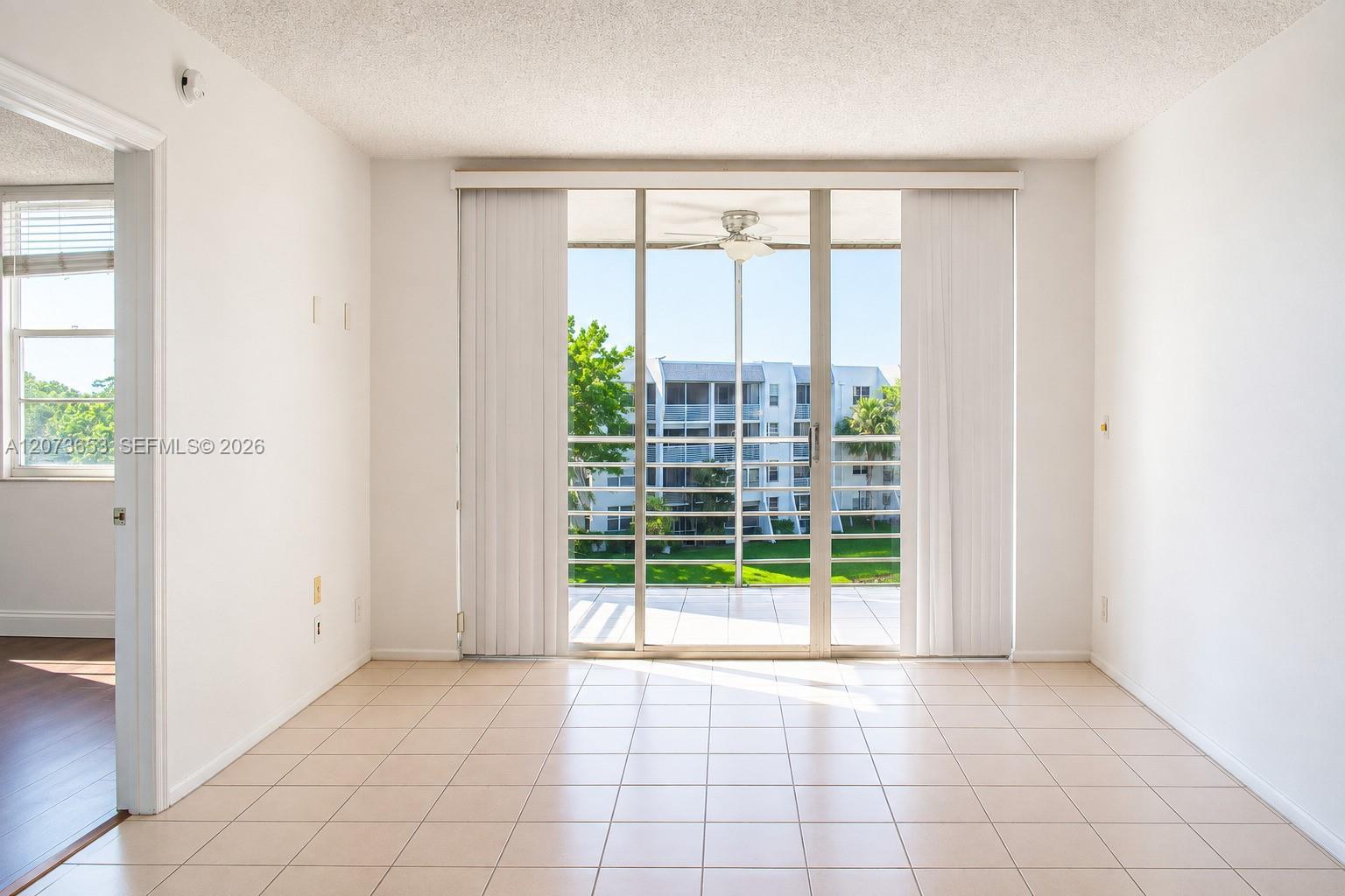 9230 Lagoon Pl # 411, Davie FL 33324 photo 2