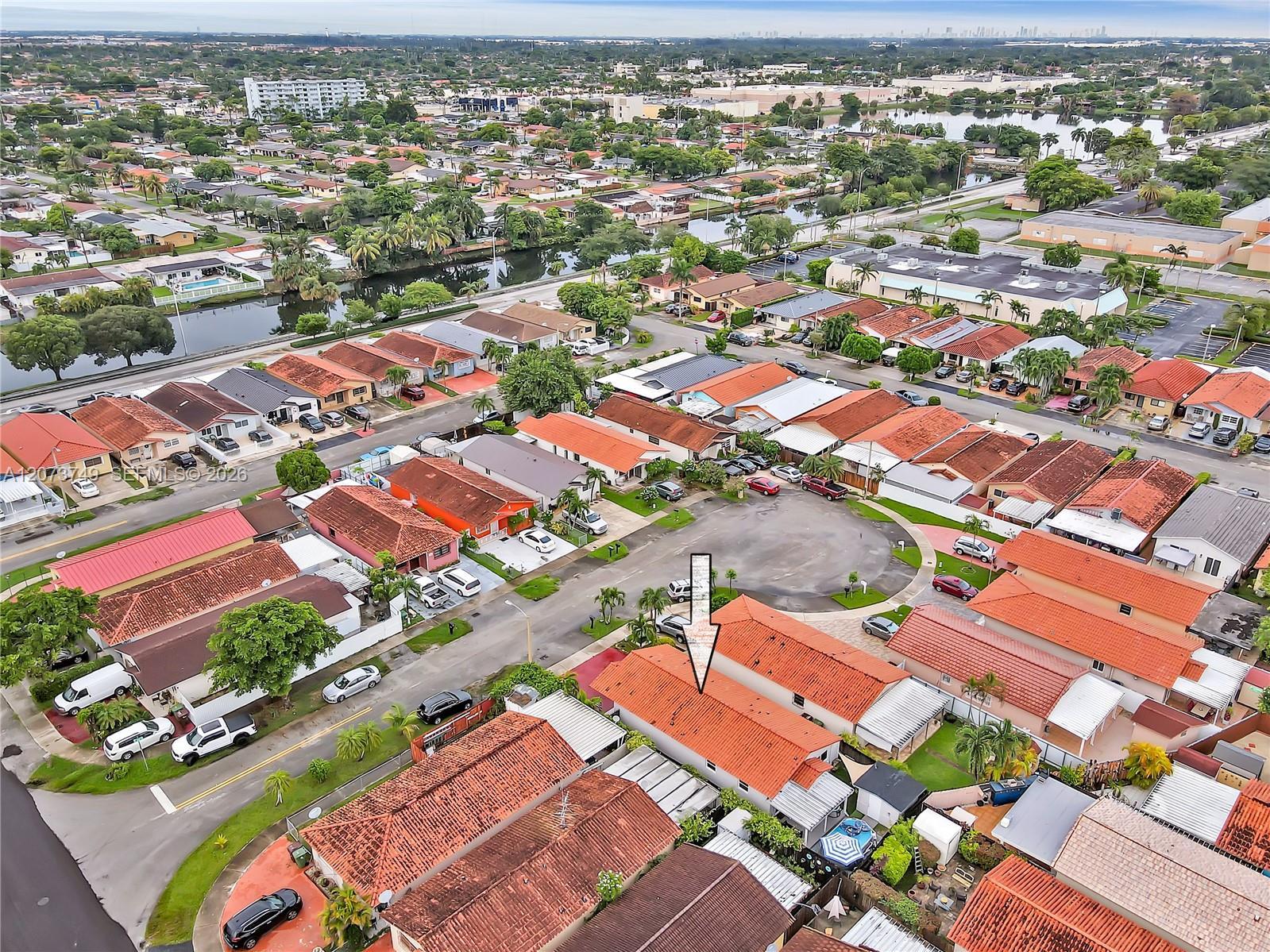 980 W 43rd Pl, Hialeah FL 33012 photo 2