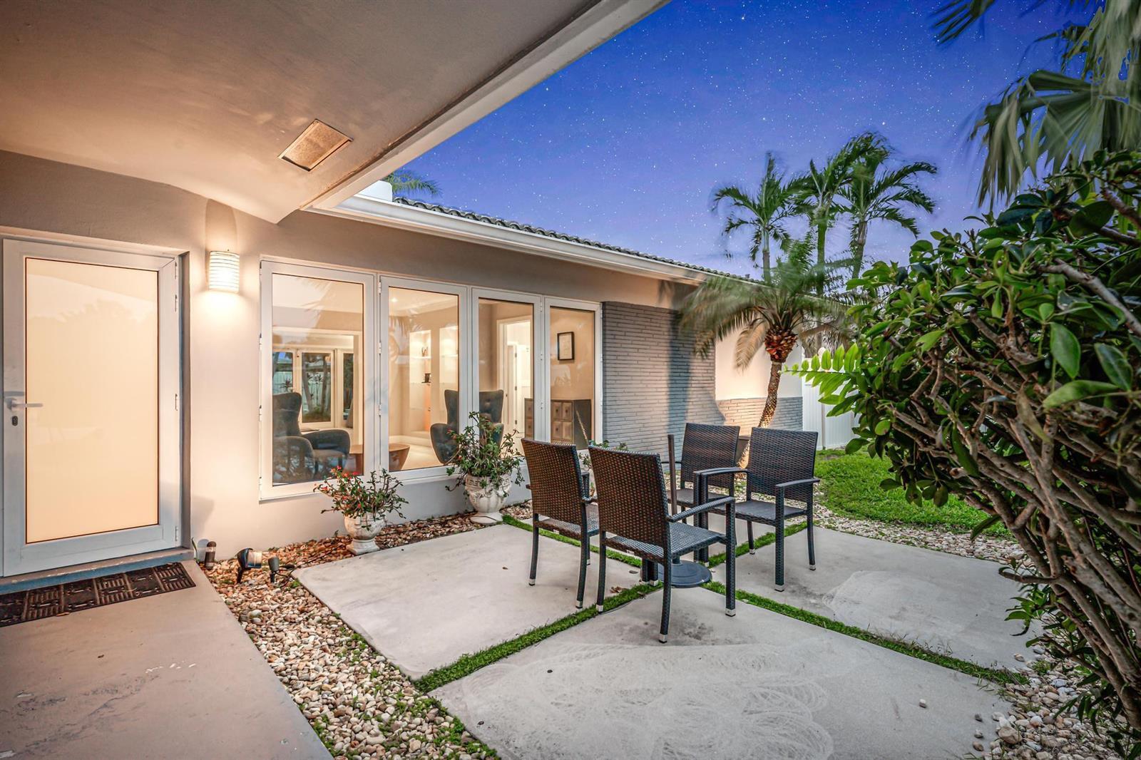 4310 NE 15th Way, Oakland Park FL 33334 photo 5