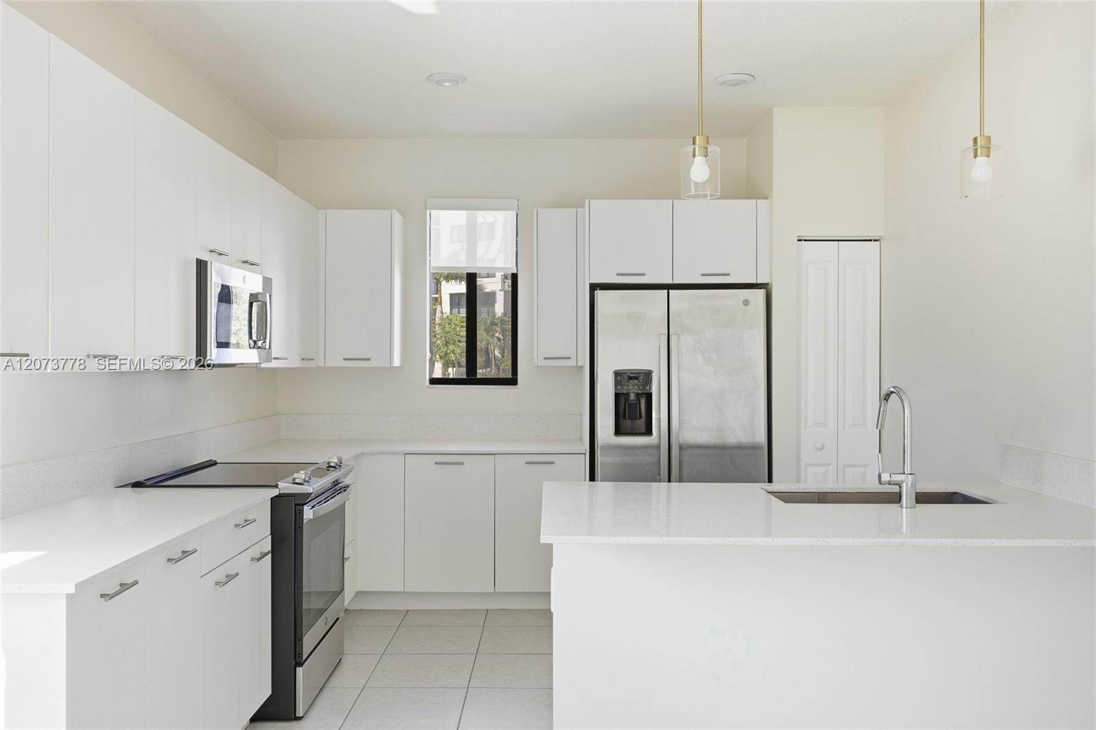 4426 NW 83 PKWY # 0, Doral FL 33166 photo 3