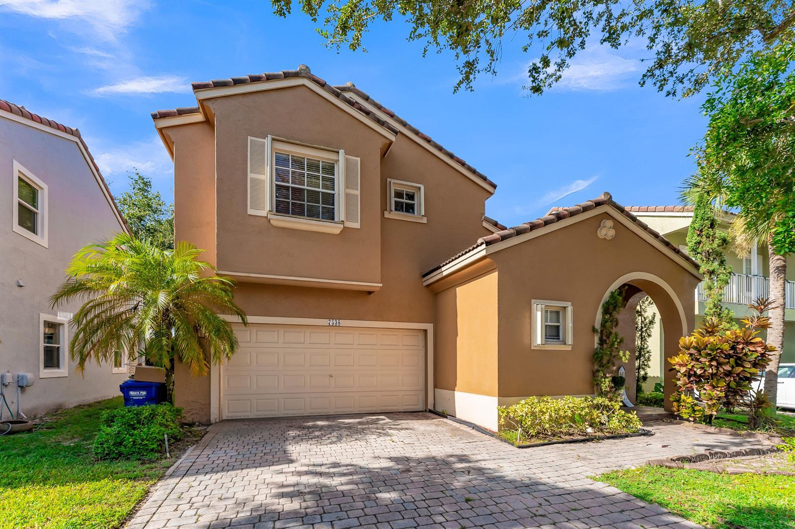 7538 NW 17TH Drive, Pembroke Pines FL 33024 photo 2