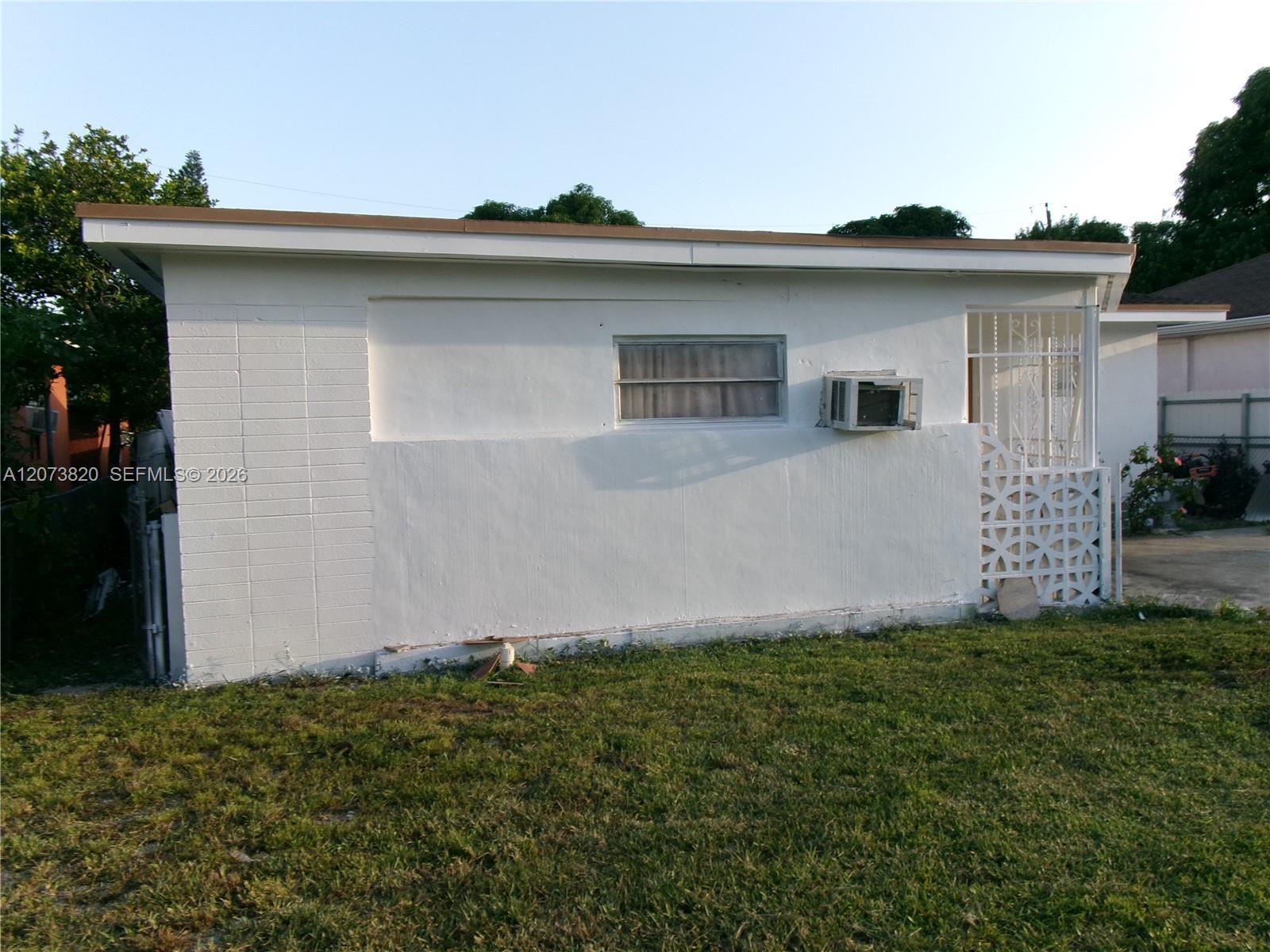 864 NW 116th St, Miami FL 33168 photo 2