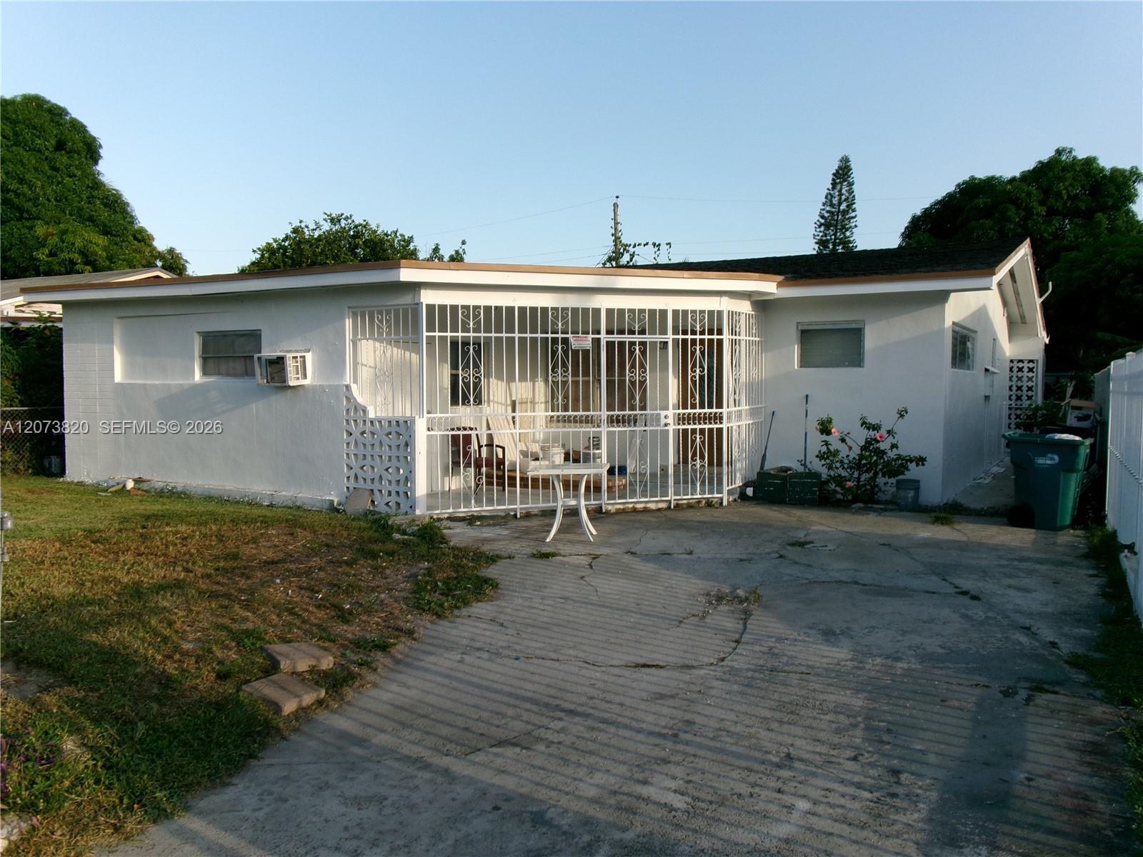 864 NW 116th St, Miami FL 33168