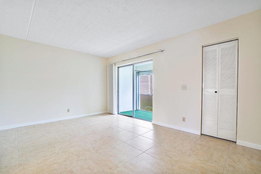 400 VILLAGE GREEN Circle W # 102, Palm Springs FL 33461 photo 4