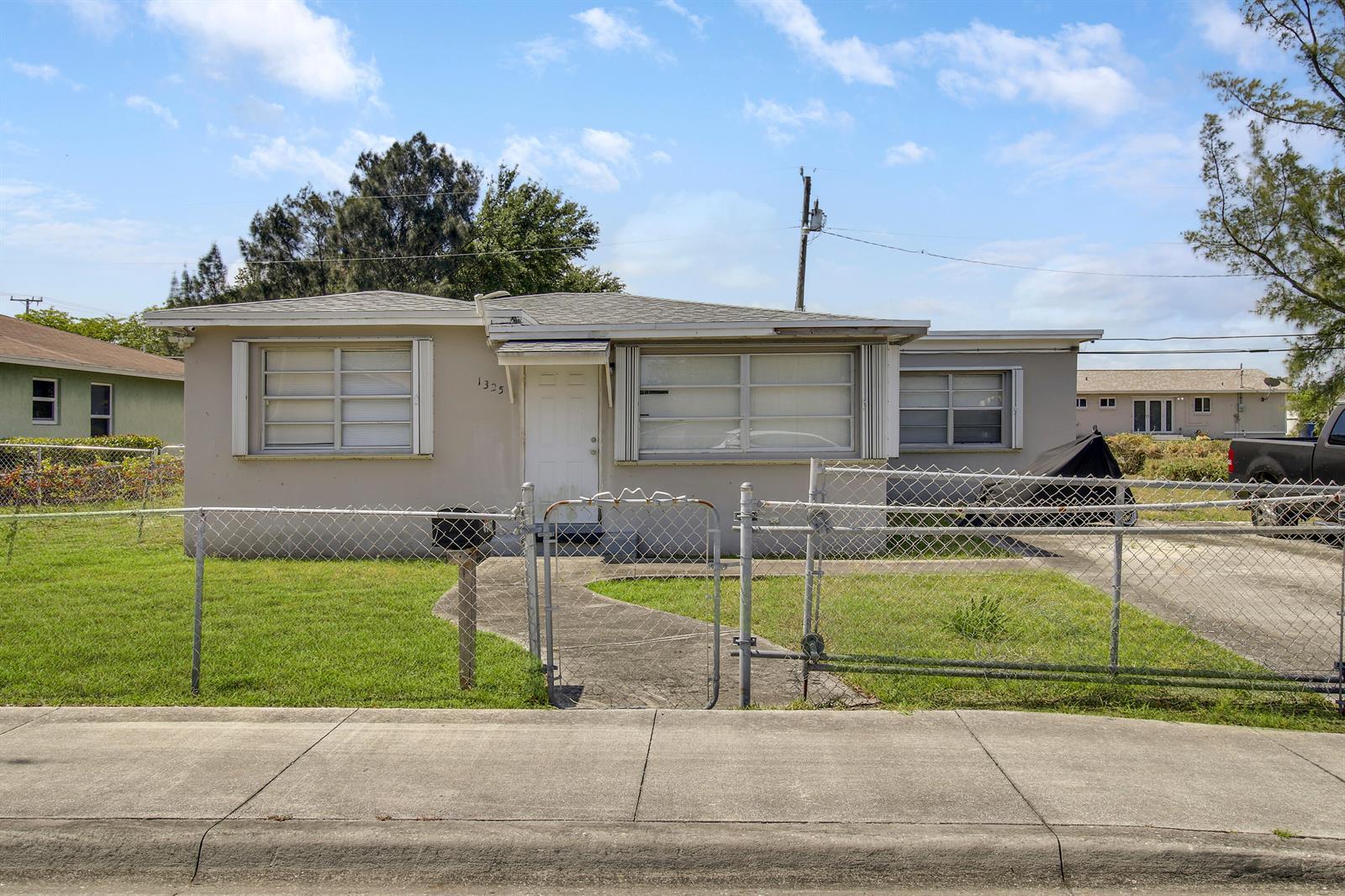 1325 W 32ND Street, Riviera Beach FL 33404 photo 2