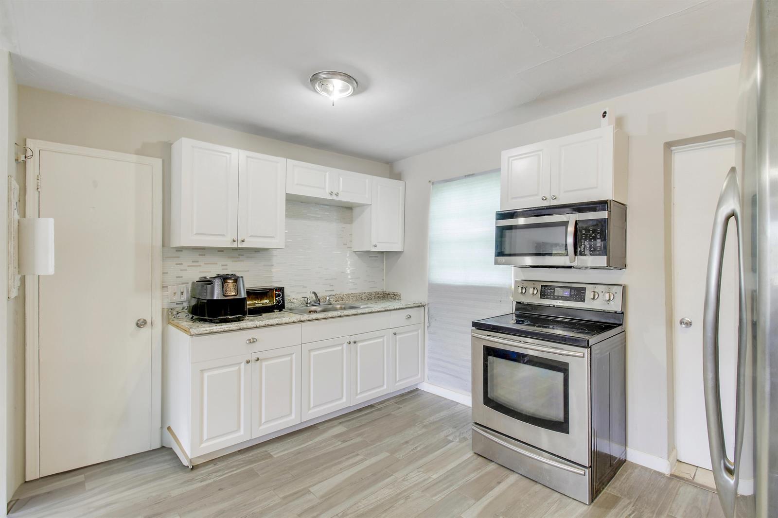 1325 W 32ND Street, Riviera Beach FL 33404 photo 3