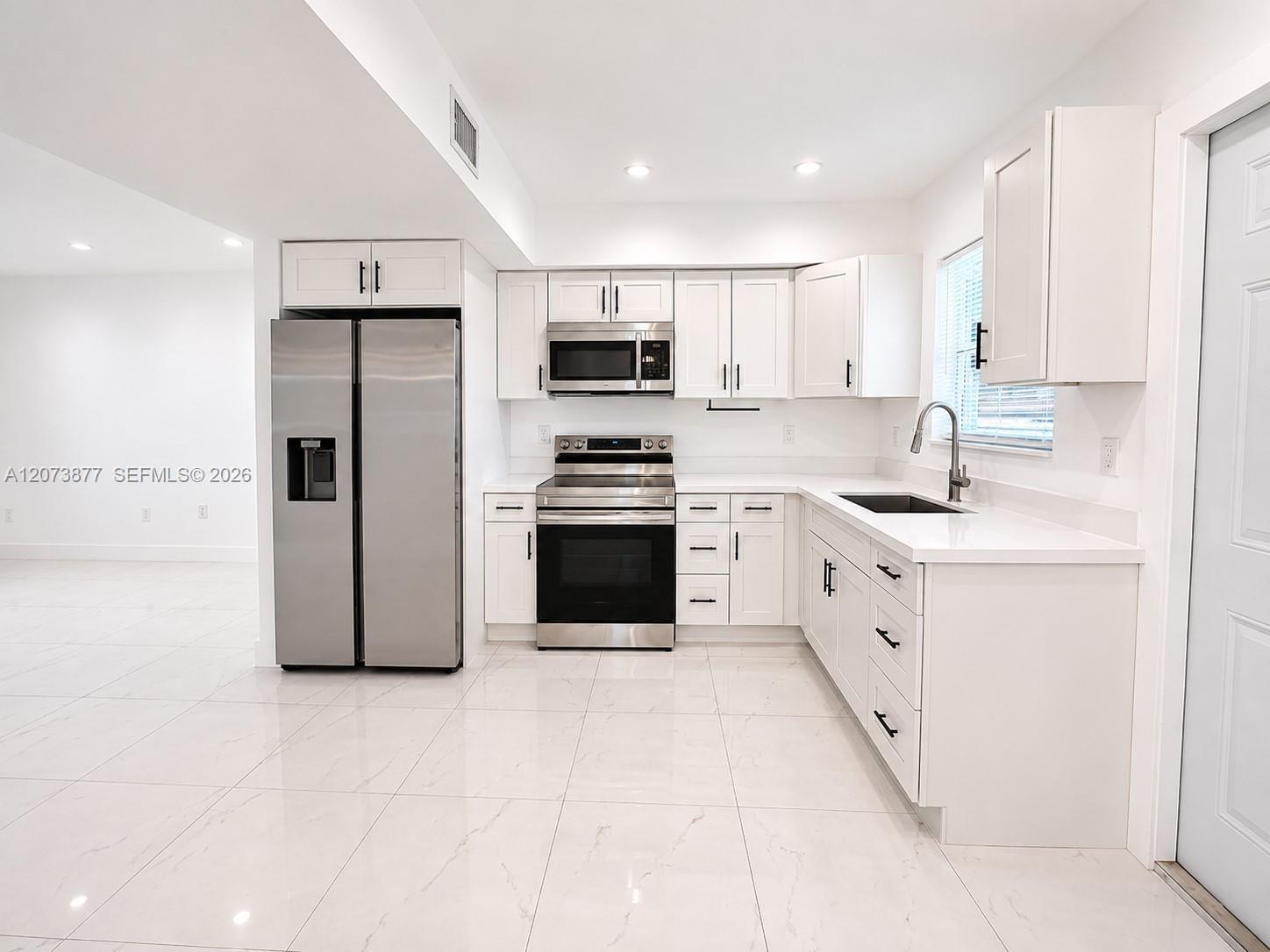 1800 NE 154th St, North Miami Beach FL 33162 photo 2
