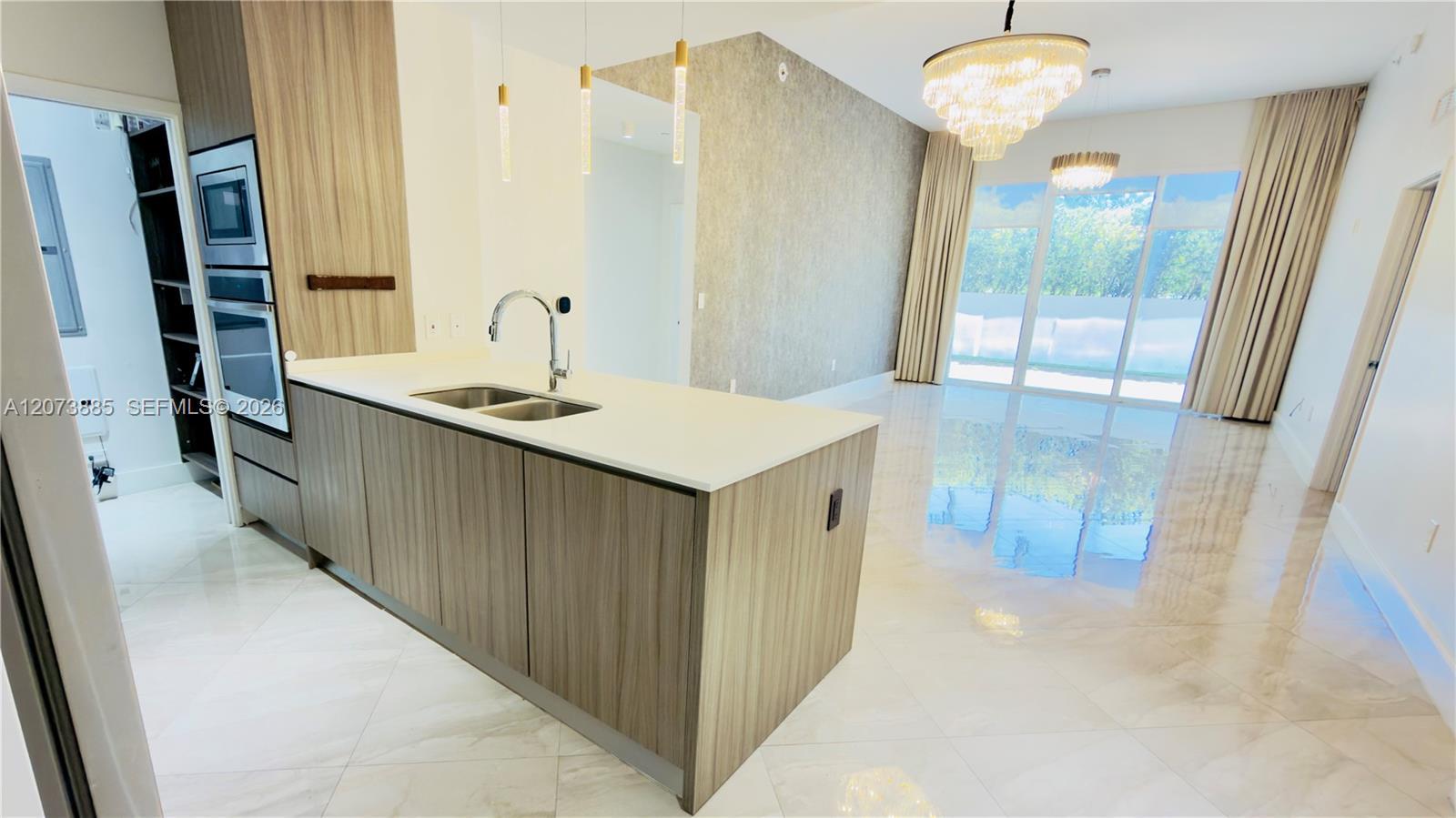 600 NE 27th St # 604, Miami FL 33137 photo 2