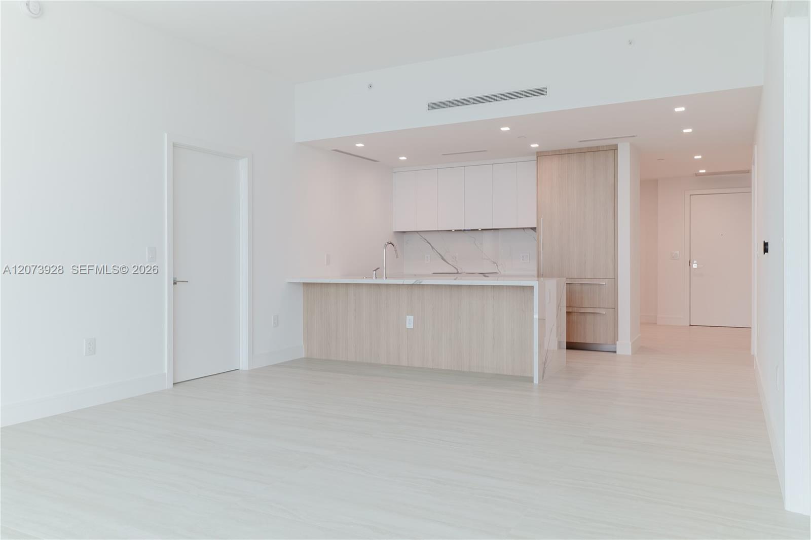 2411 Laguna Cir # 2909, Miami FL 33181 photo 2