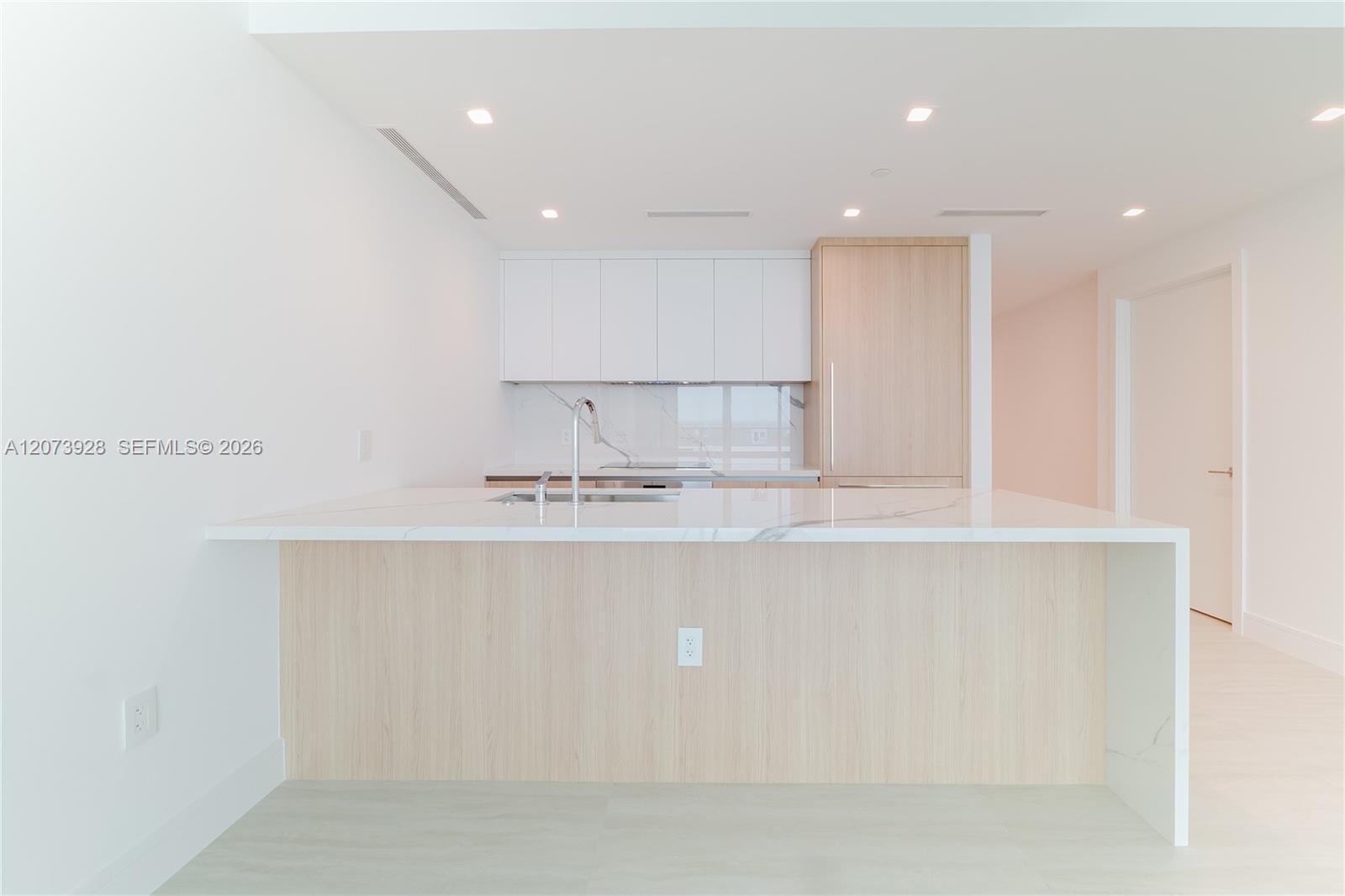 2411 Laguna Cir # 2909, Miami FL 33181 photo 3