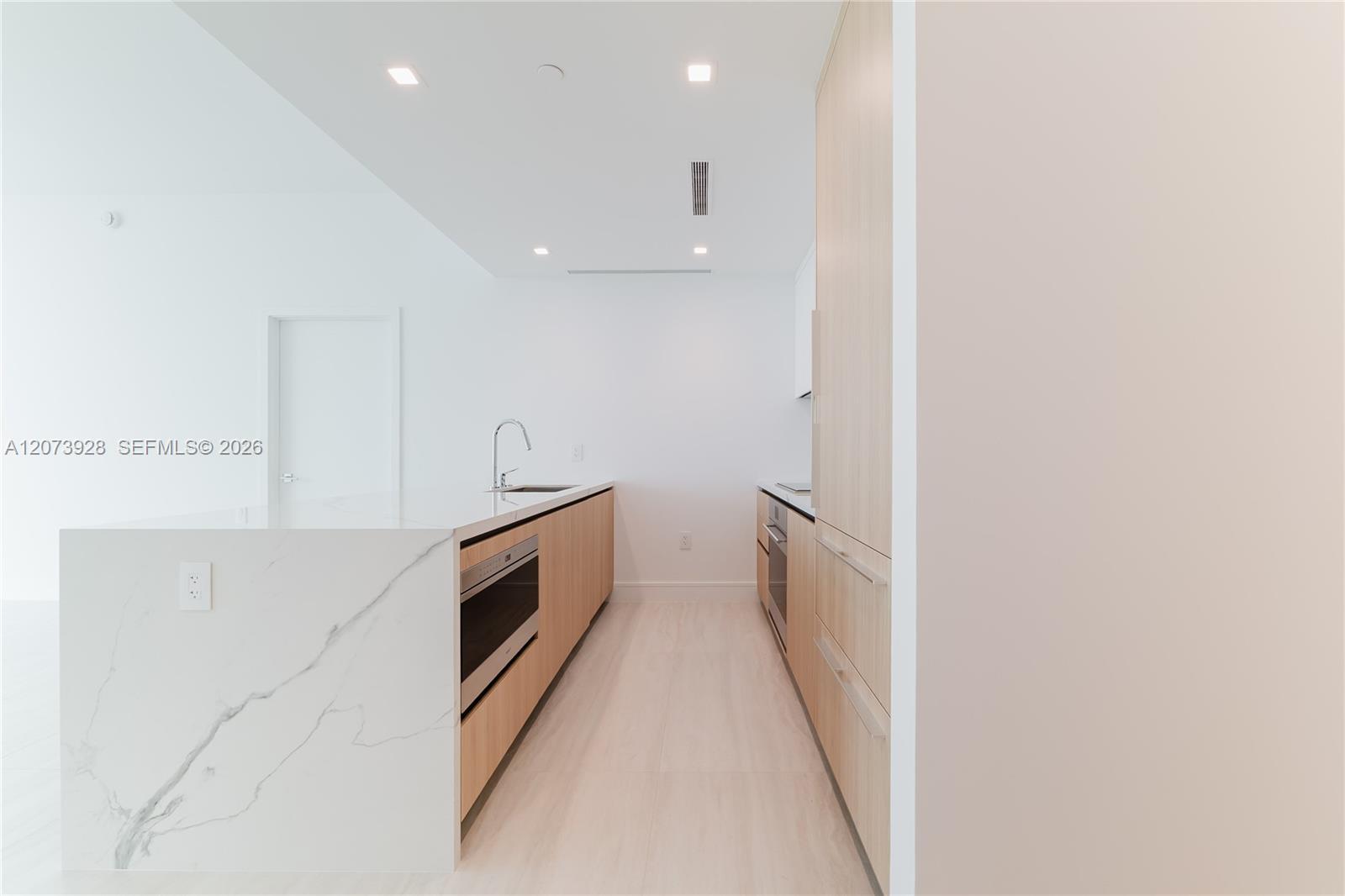2411 Laguna Cir # 2909, Miami FL 33181 photo 4