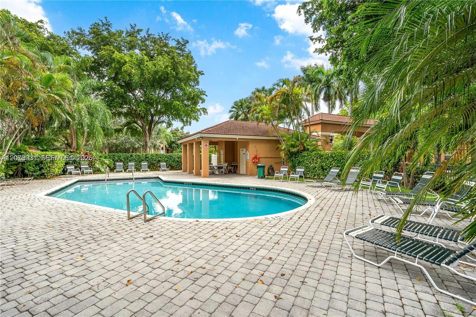 11201 Lakeview Dr # M, Coral Springs FL 33071 photo 2