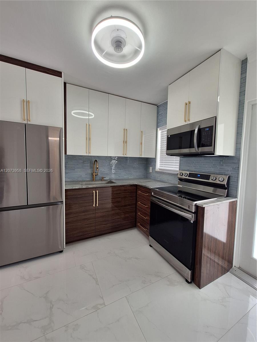 1420 Pennsylvania Ave # 409, Miami Beach FL 33139