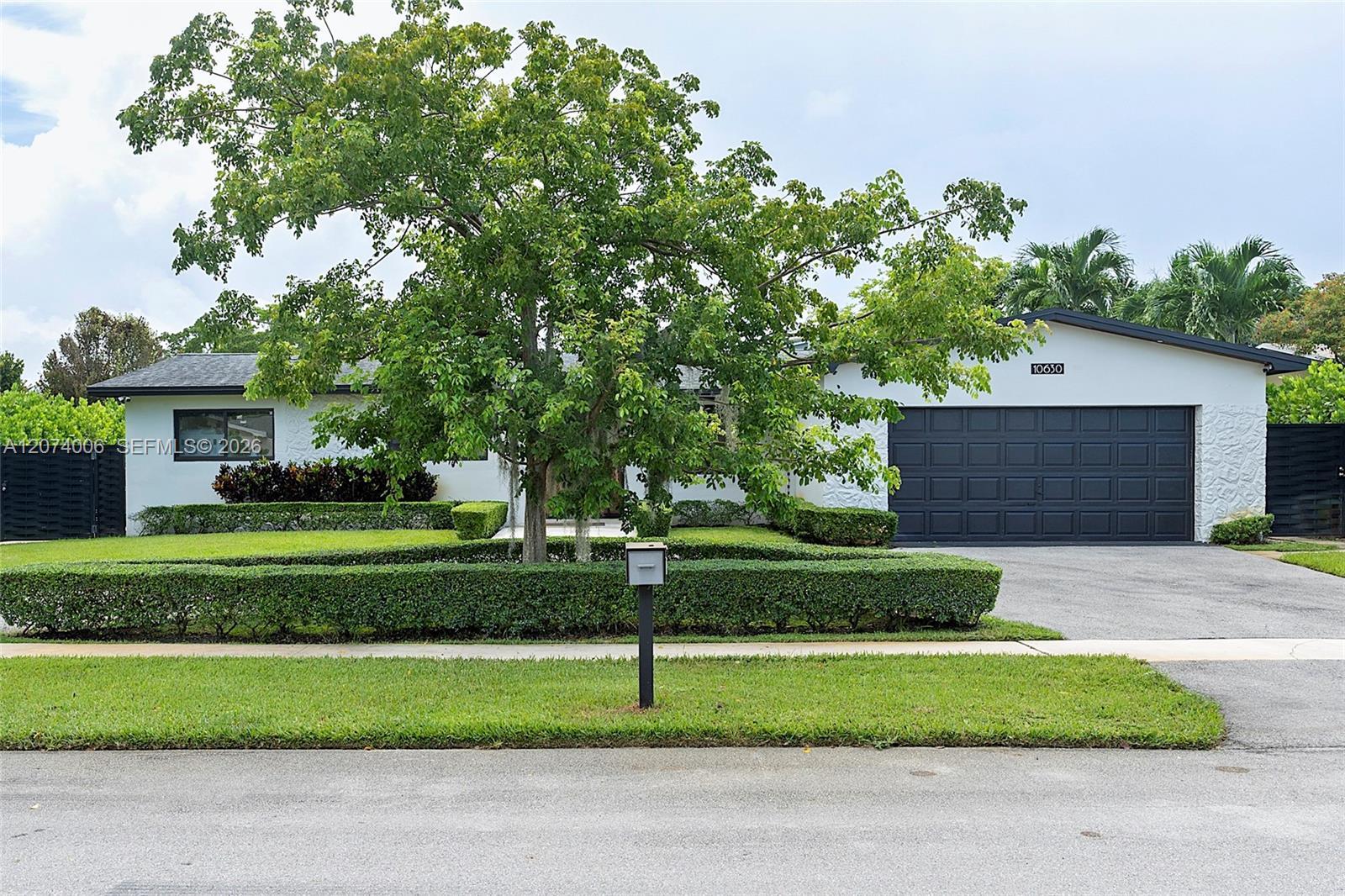 10630 NW 19th Pl, Pembroke Pines FL 33026 photo 2