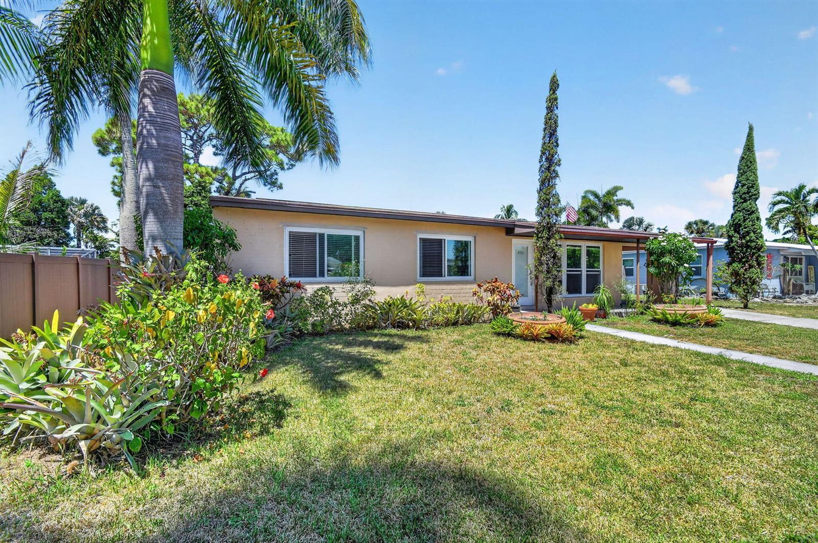 907 WRIGHT Drive, FL 33461 photo 2