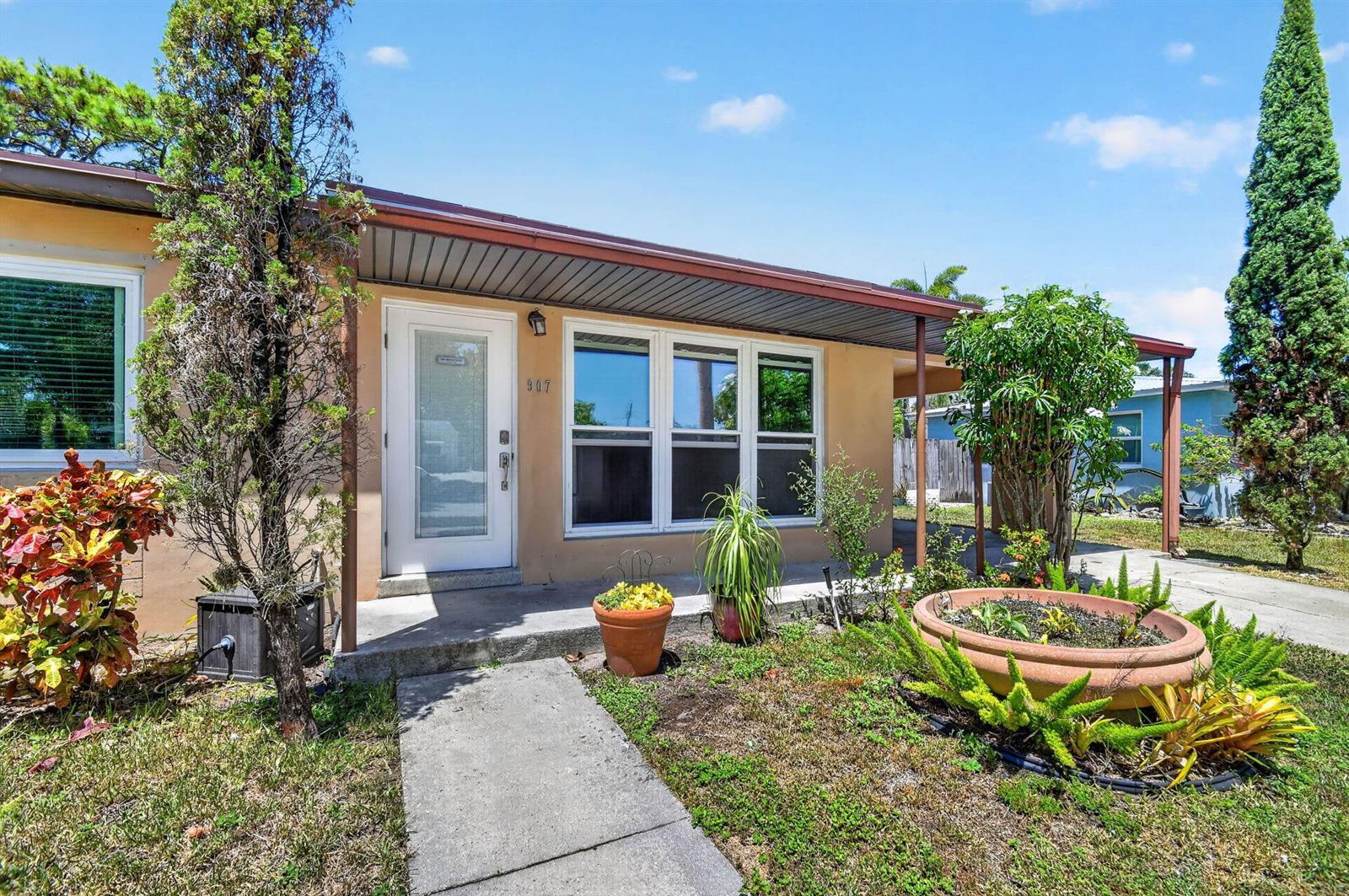907 WRIGHT Drive, FL 33461 photo 4