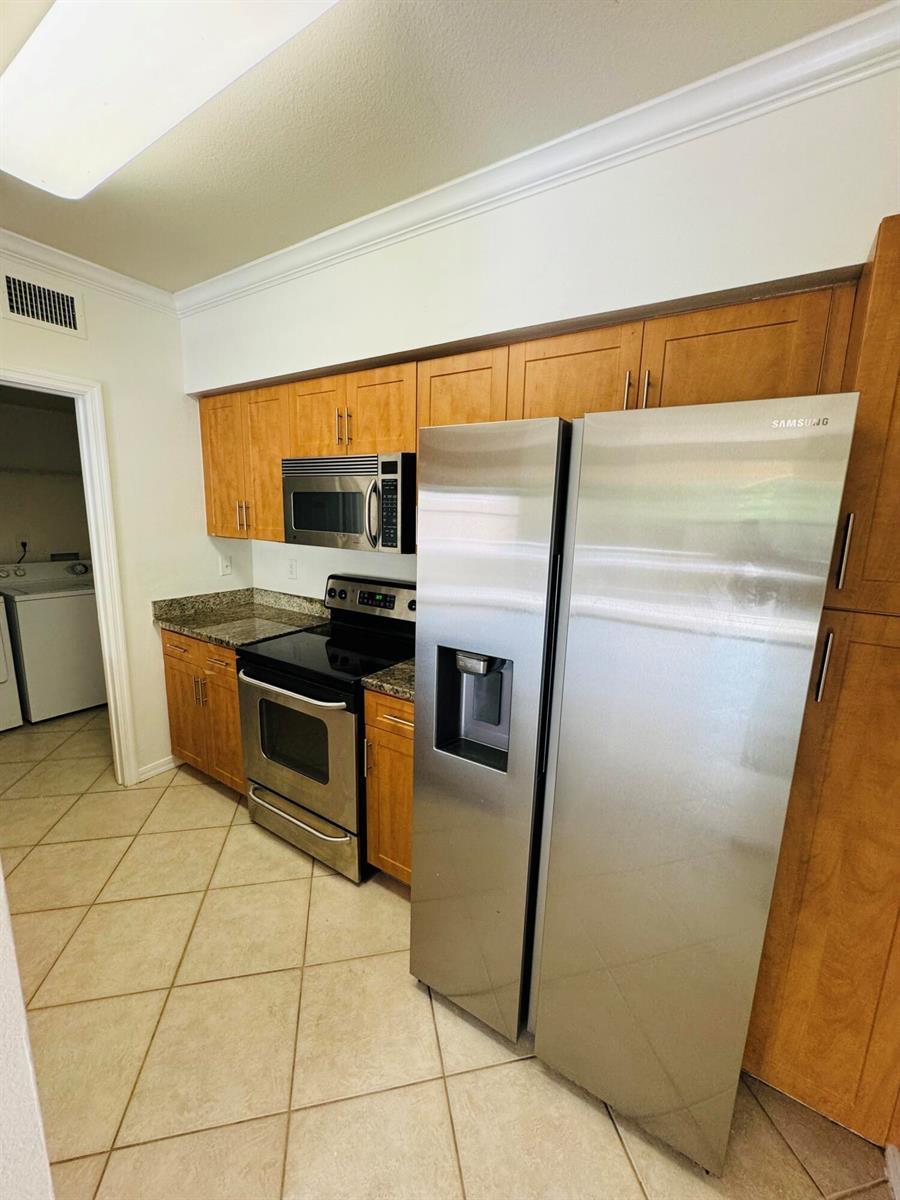 6394 EMERALD DUNES Drive # 202, West Palm Beach FL 33411 photo 3
