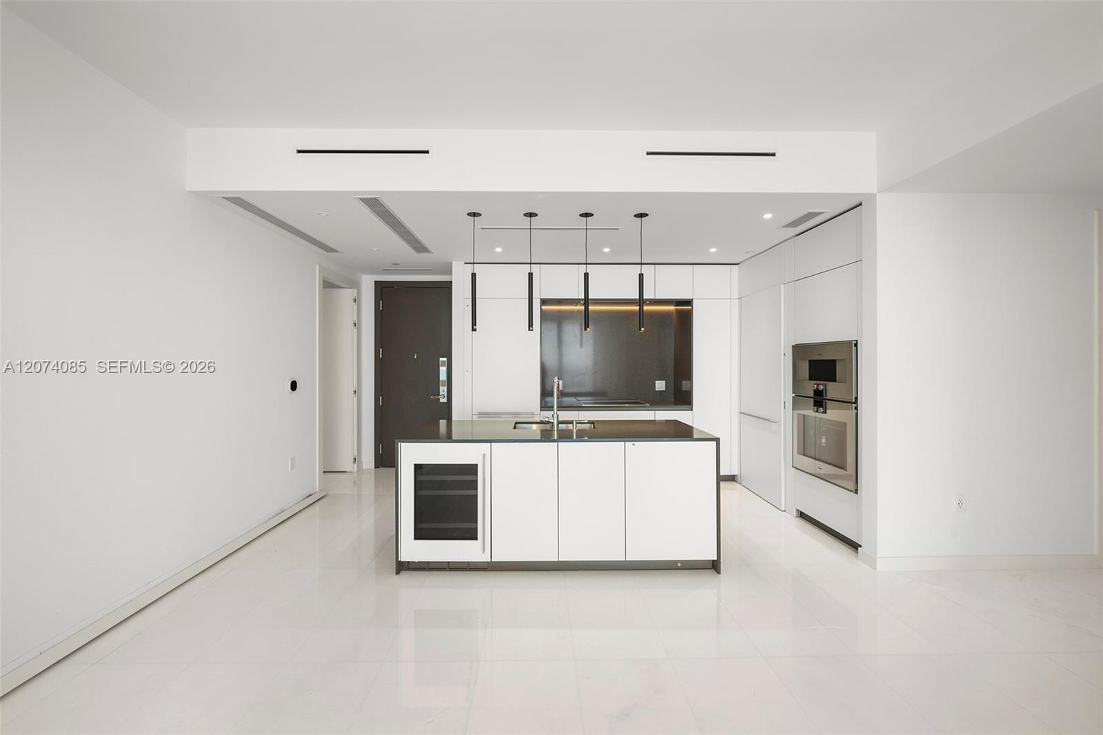 300 Biscayne Blvd Way # 4605, Miami FL 33131 photo 2