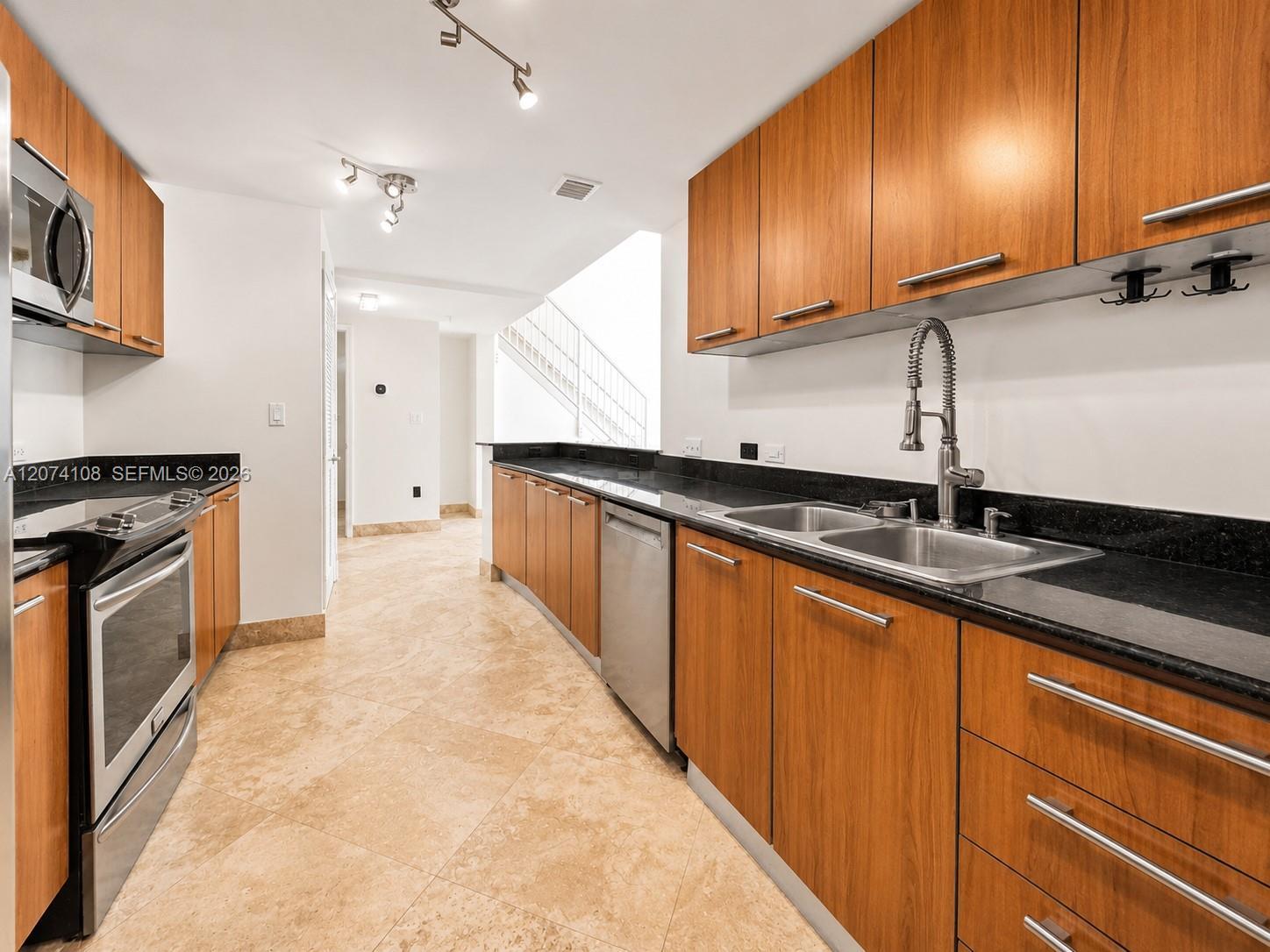 3000 NE 188th St # 709, Aventura FL 33180 photo 4