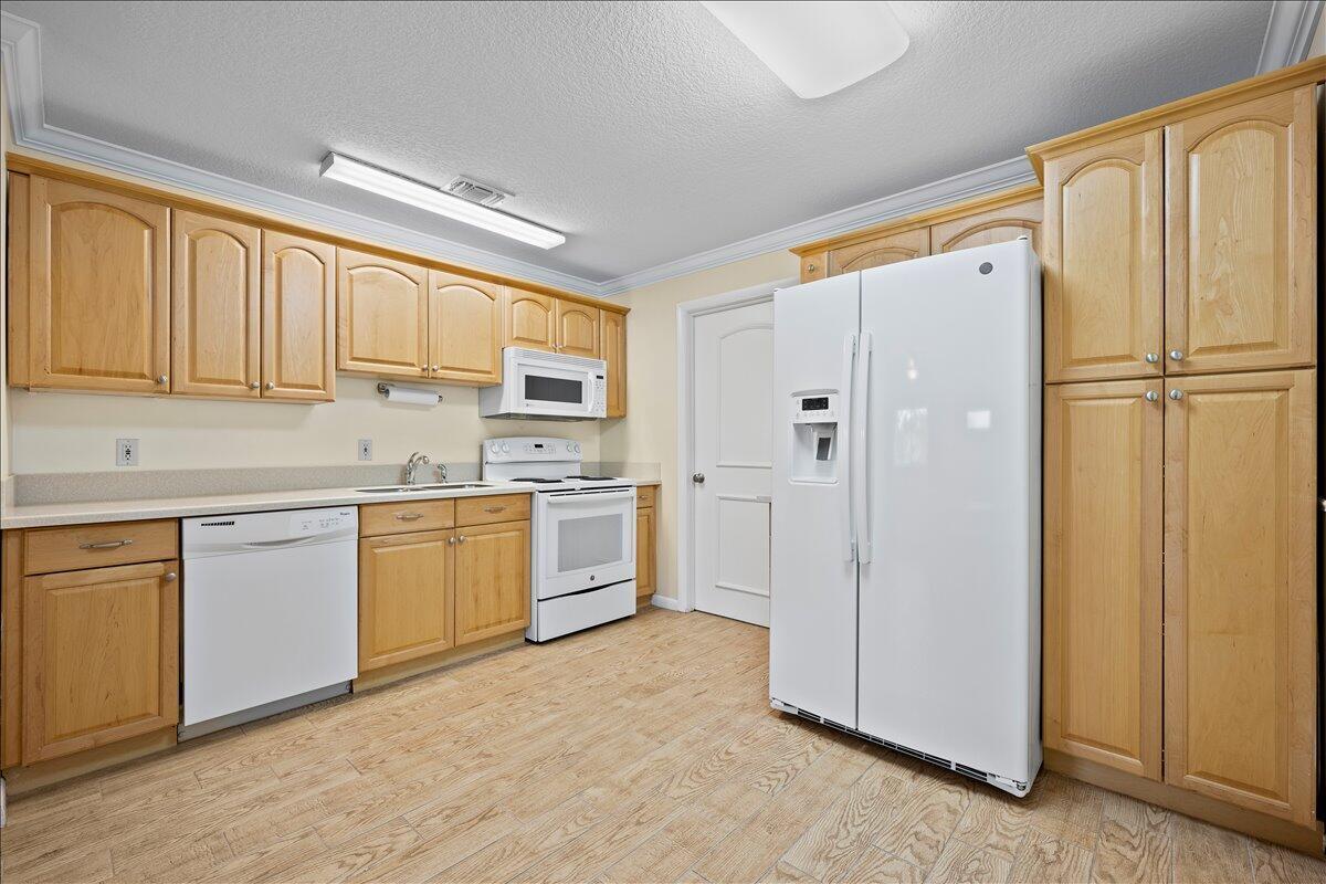 260 JENNINGS Avenue # 262, FL 33463 photo 4