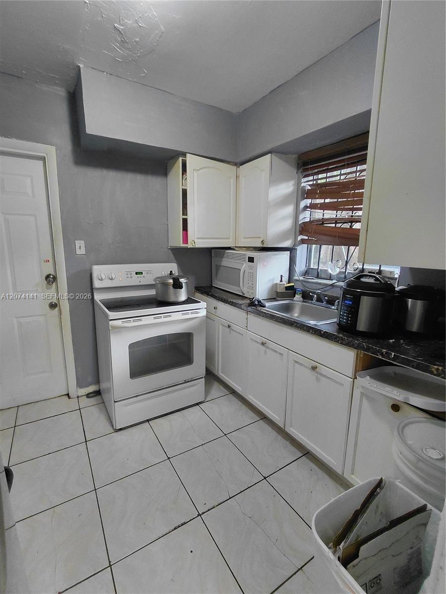 1530 NW 68th Ter, Miami FL 33147 photo 4