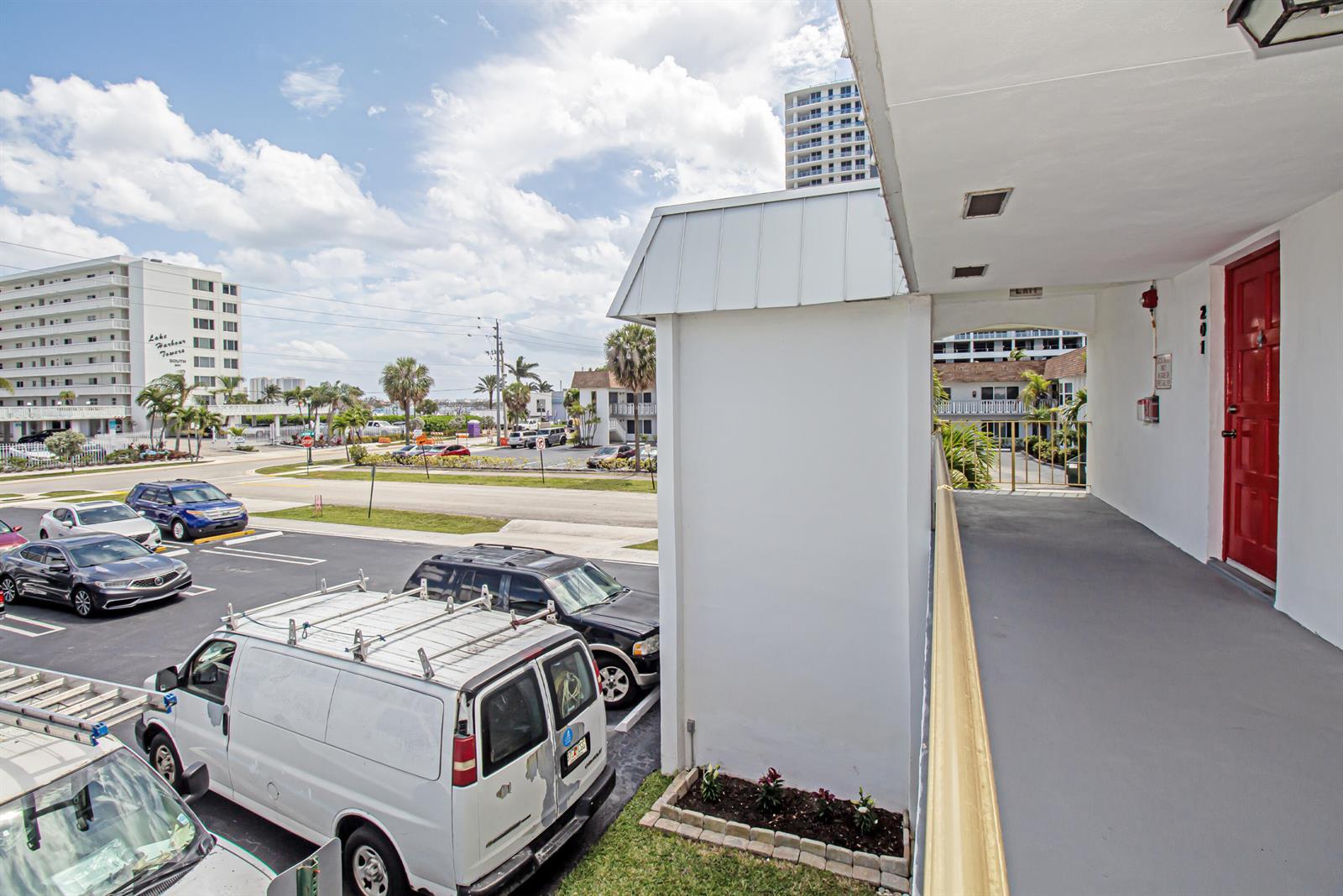 402 Lake Shore Drive, West Palm Beach FL 33403 photo 3