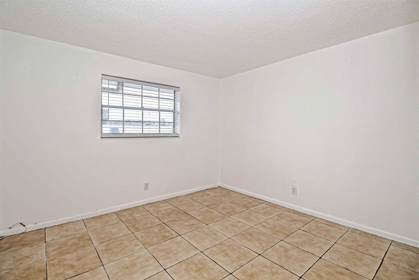 402 Lake Shore Drive, West Palm Beach FL 33403 photo 4