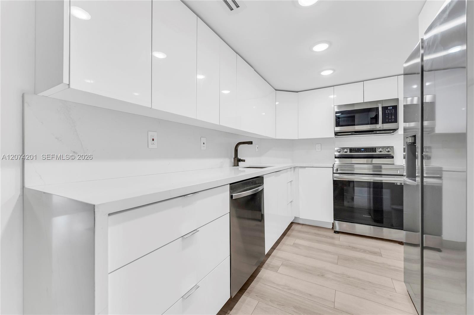 300 Bayview Dr # 214, Sunny Isles Beach FL 33160
