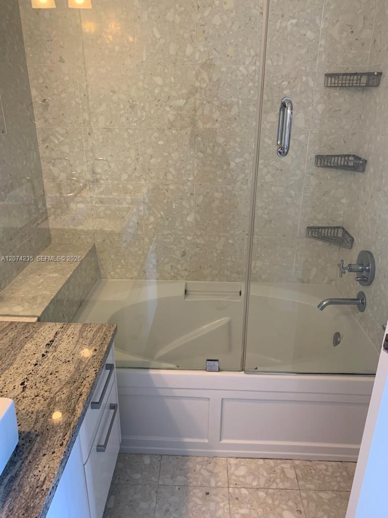 185 SW 7th St # 4303, Miami FL 33130 photo 5