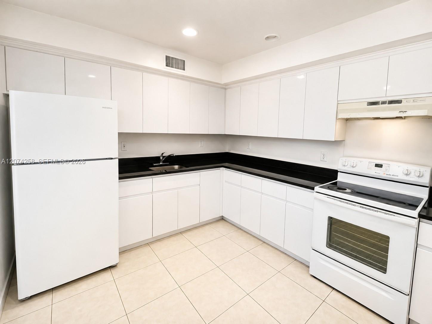 724 NE 4th St # 3, Hallandale Beach FL 33009