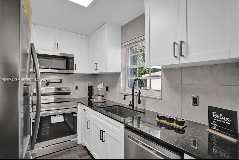 302 NW 9th St, Hallandale Beach FL 33009 photo 5