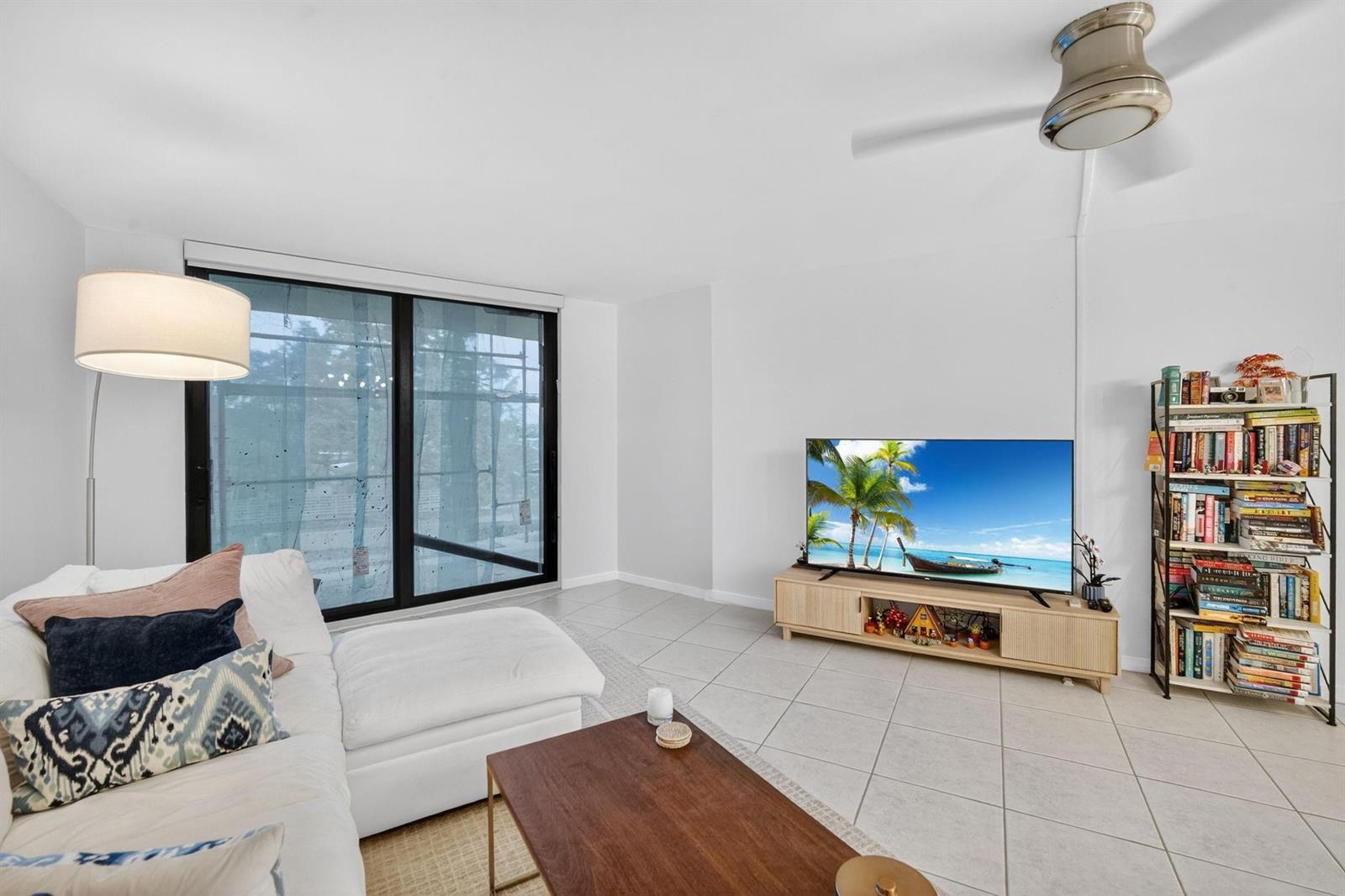 3900 N HILLS Drive # 306, Hollywood FL 33021 photo 2