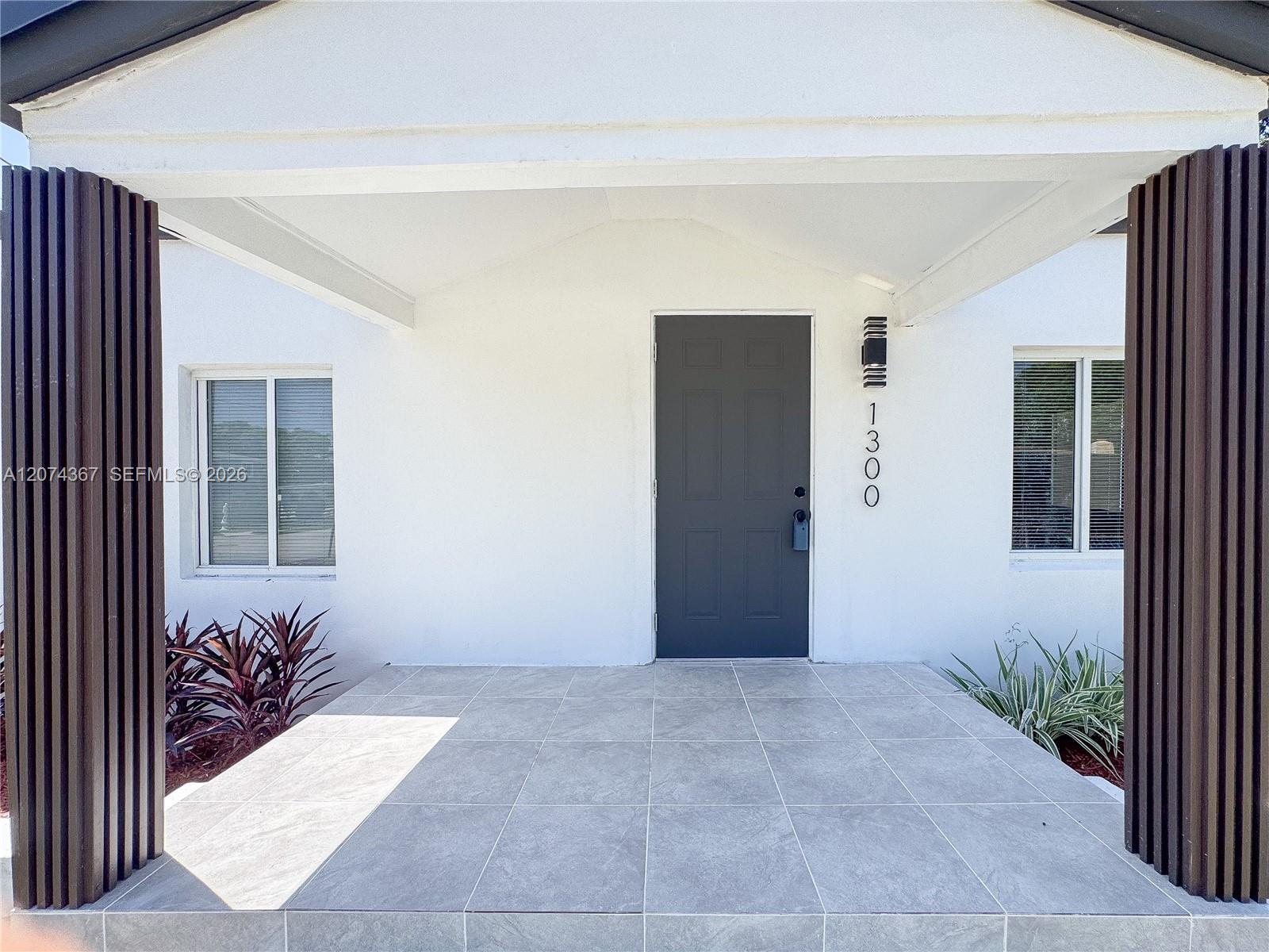 1300 NW 42nd St, Miami FL 33142 photo 4