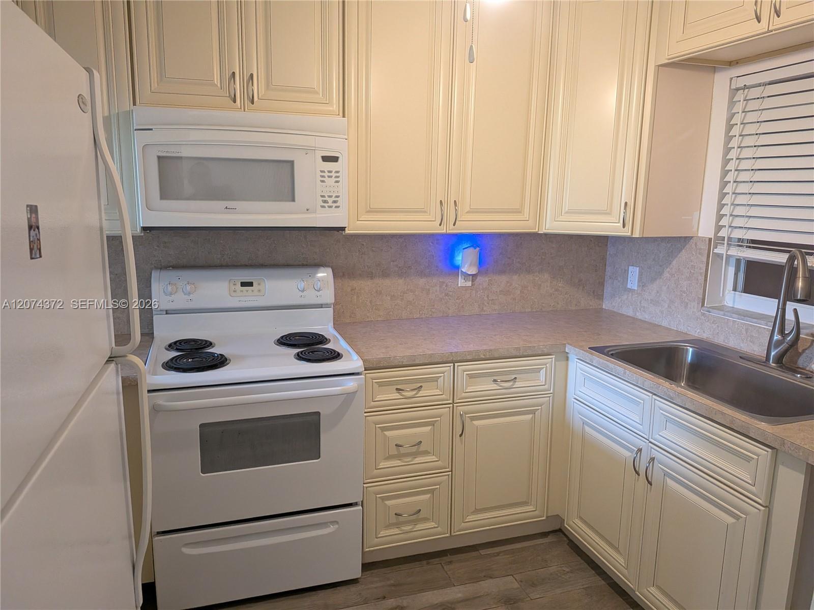 9471 Evergreen Pl # 106, Davie FL 33324 photo 2