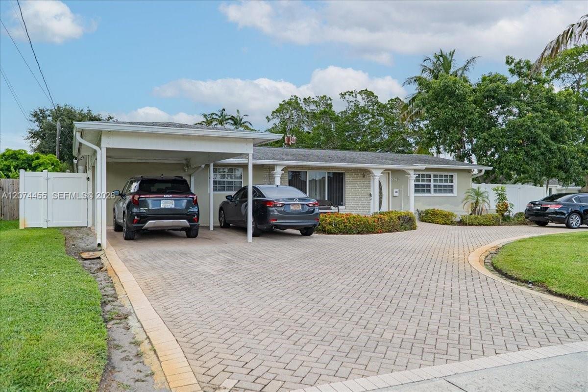 5561 SW 13th St, Plantation FL 33317