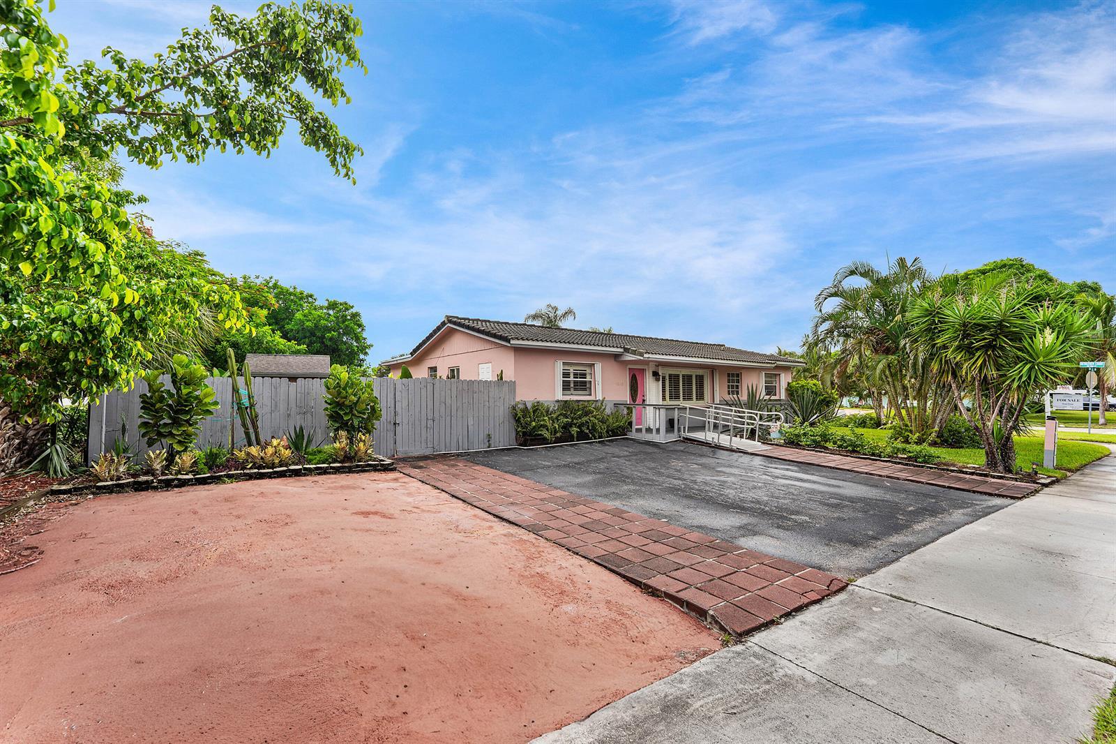 1010 SW 6TH Avenue, Deerfield Beach FL 33441 photo 2