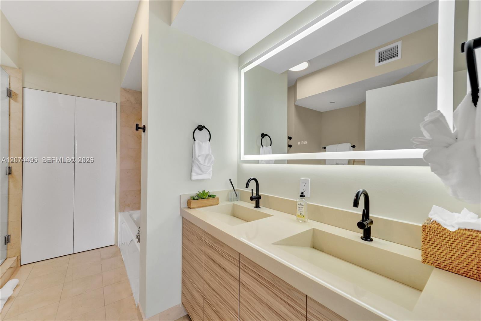 Miami Beach, FL 33141 photo 2