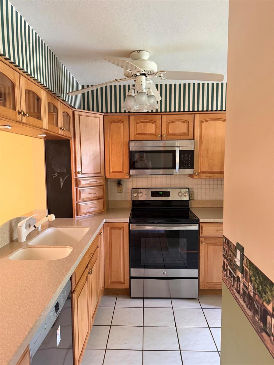 3704 Arelia Drive N, Delray Beach FL 33445 photo 2
