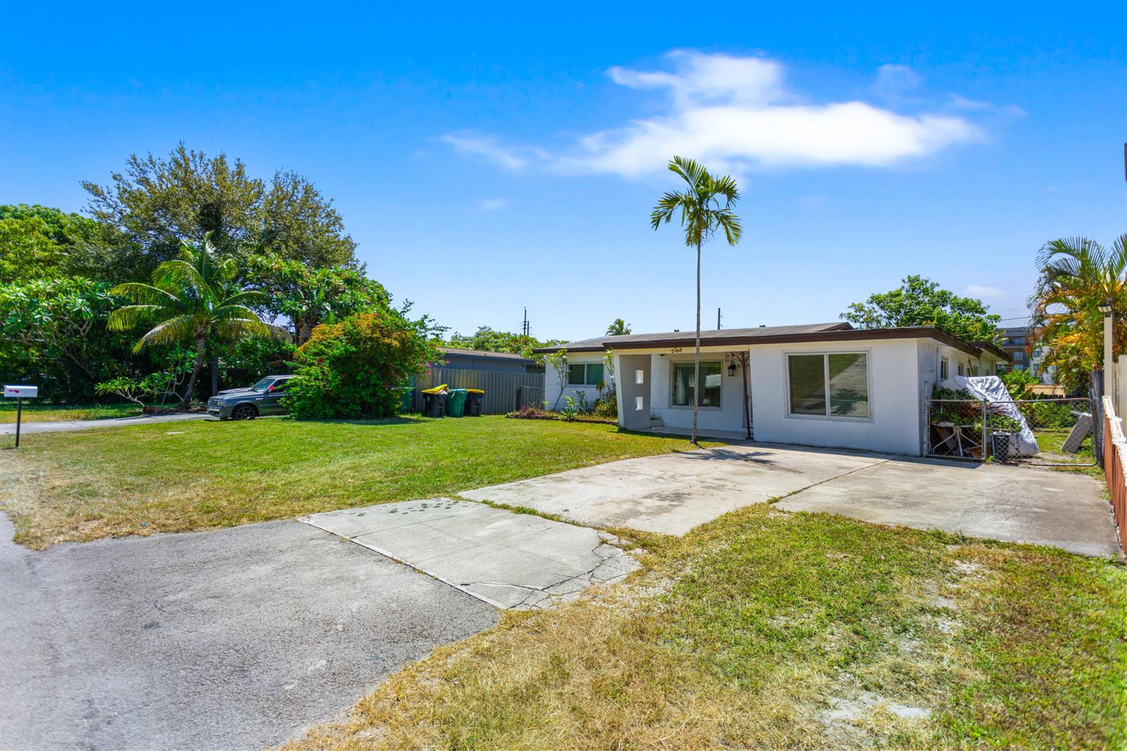 2748 SW 46TH Court, Dania Beach FL 33312 photo 3