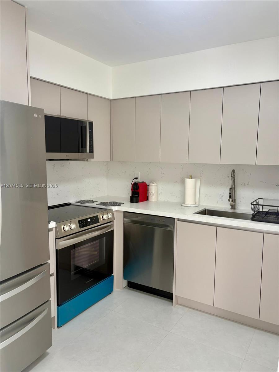 4701 N Andrews Ave, Oakland Park FL 33309 photo 4
