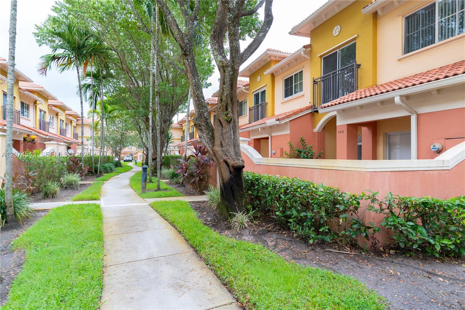 1410 S Santa Catalina Cir, North Lauderdale FL 33068 photo 4