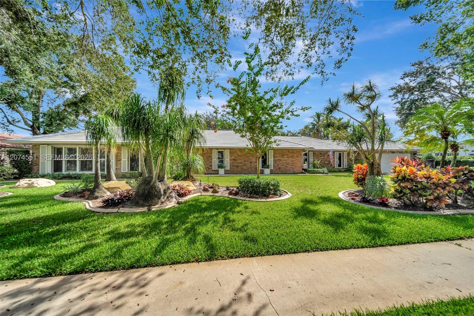 560 W Tropical Way, Plantation FL 33317 photo 2
