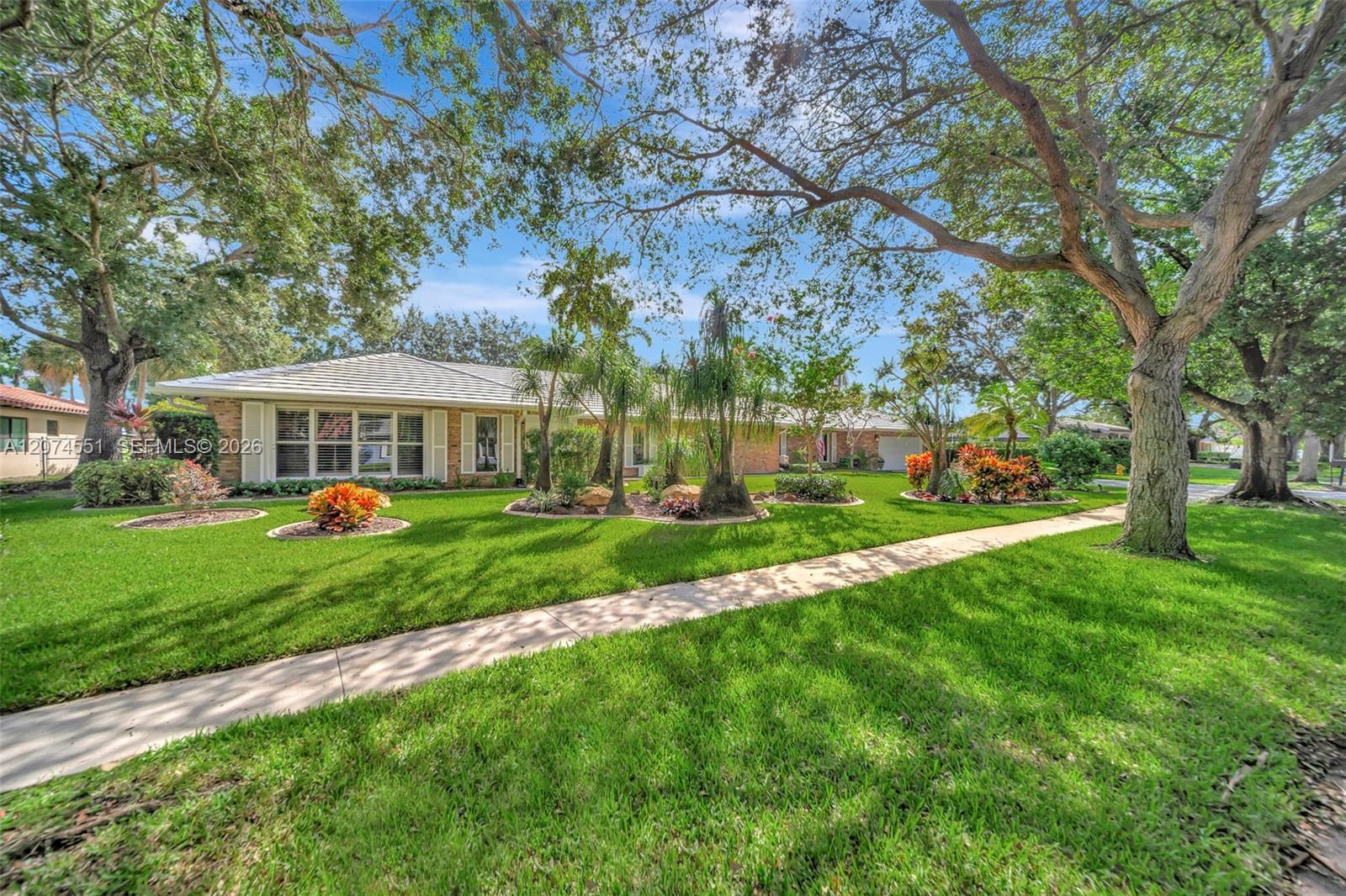 560 W Tropical Way, Plantation FL 33317