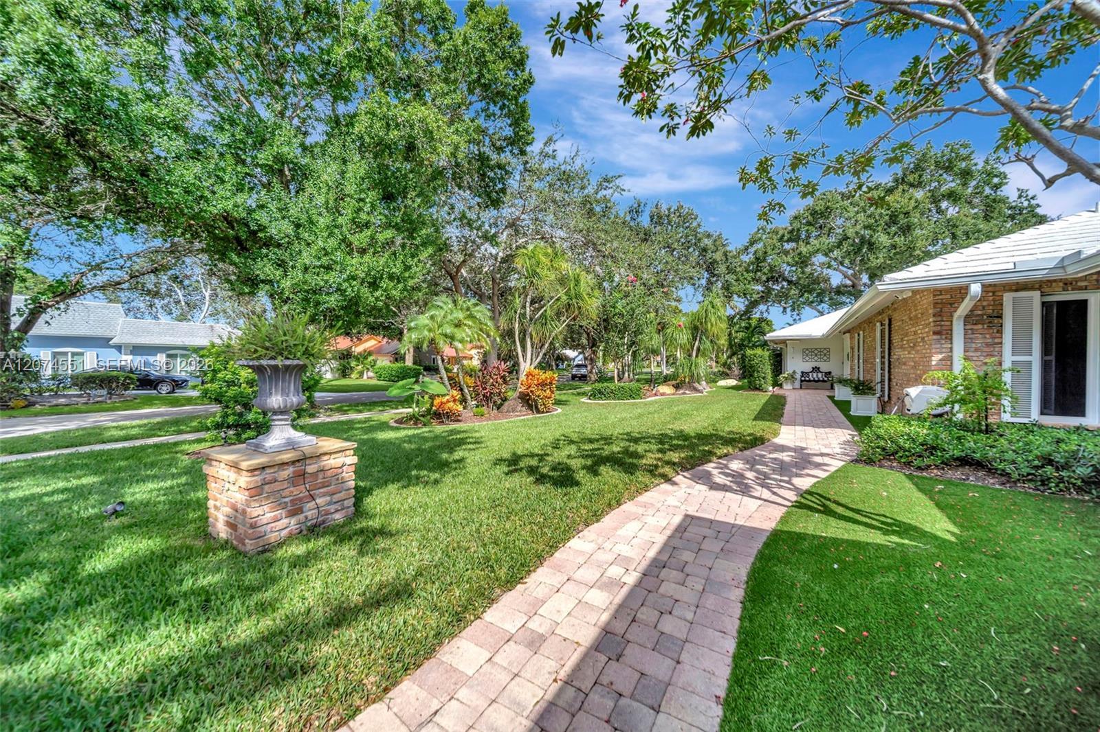 560 W Tropical Way, Plantation FL 33317 photo 5