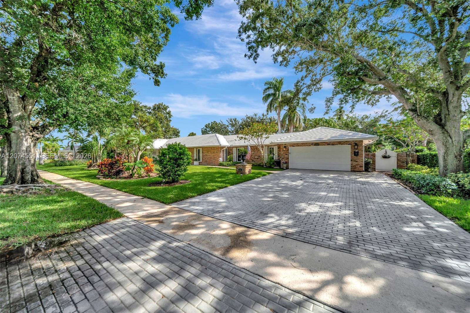 560 W Tropical Way, Plantation FL 33317 photo 4