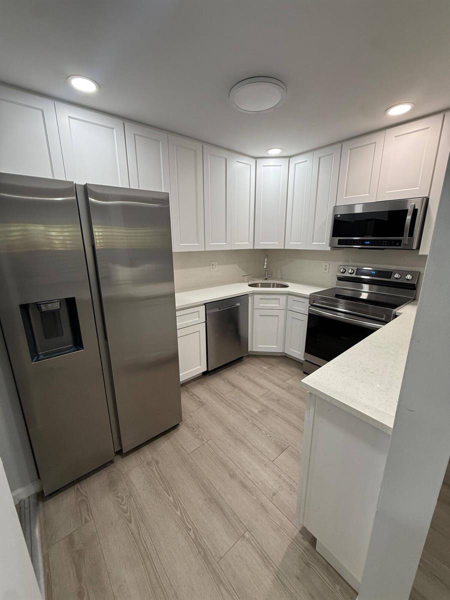 403 PINE GLEN Lane # 2, FL 33463 photo 4