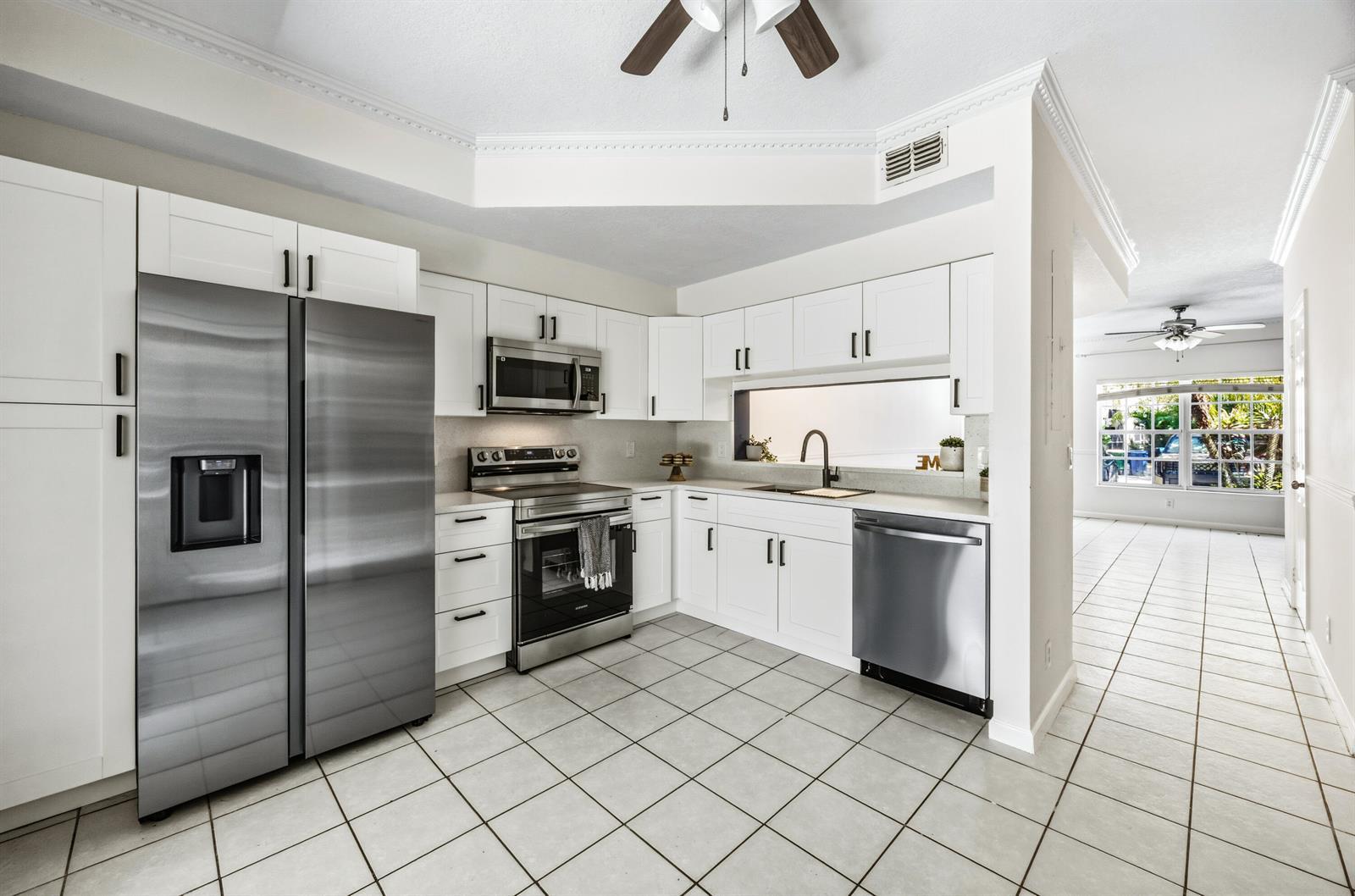 9872 NW 56th Place, Coral Springs FL 33076 photo 4