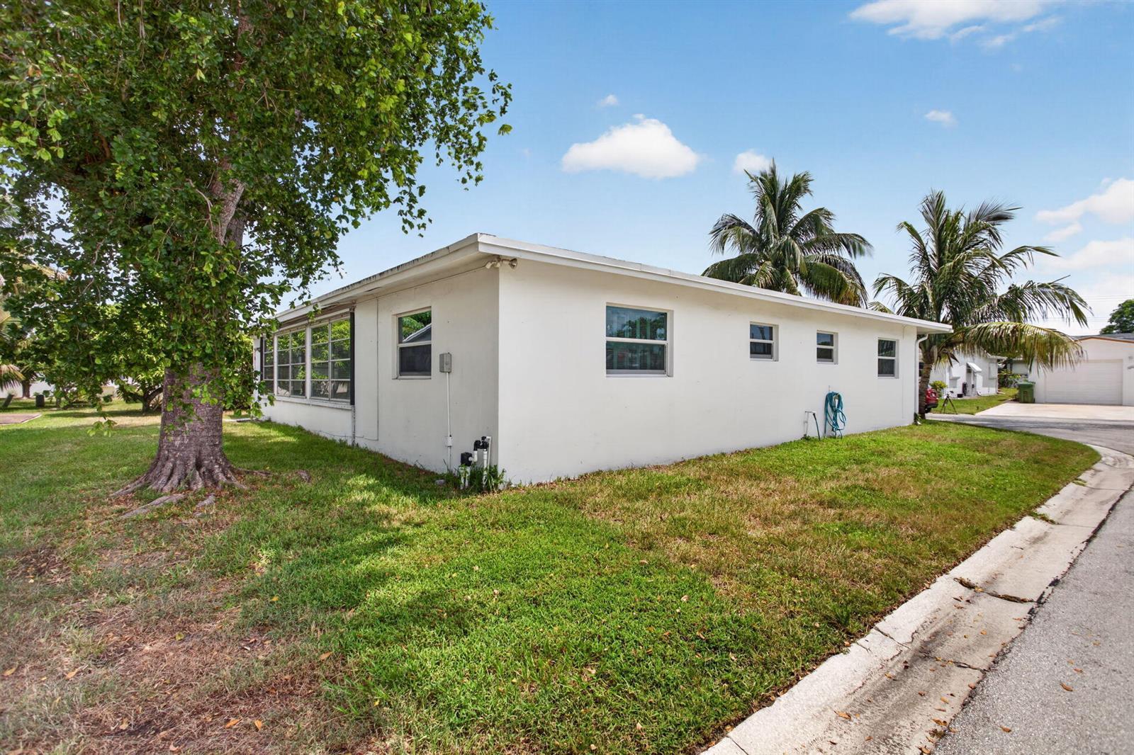 1055 NW 72ND Terrace NW, Margate FL 33063 photo 4
